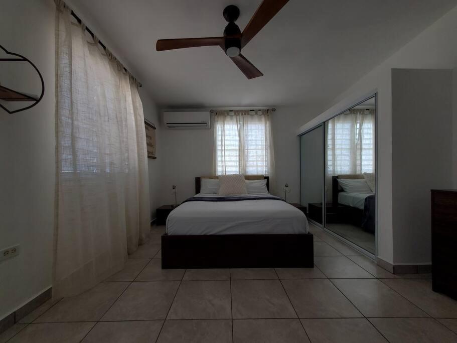 Aguadilla Sunset Apt Ac Wifi 8 Minute Walk Crashboat Beach Eksteriør billede
